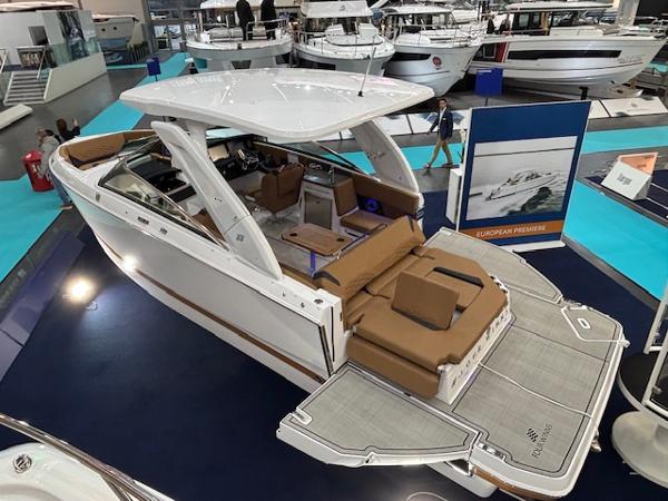 2025 Four Winns H9