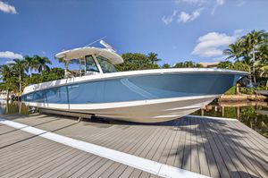 Boston Whaler 350 Outrage