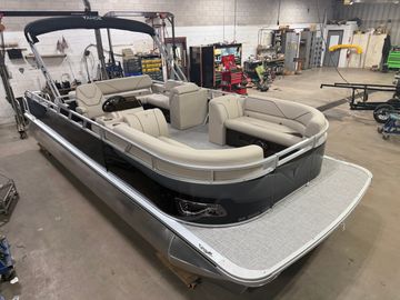 2025 Tahoe Sport 2385 Swingback (VRB) & Honda 4-Stroke EFI