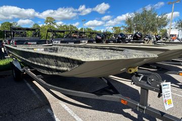 2026 Tracker Grizzly 1754 Utility