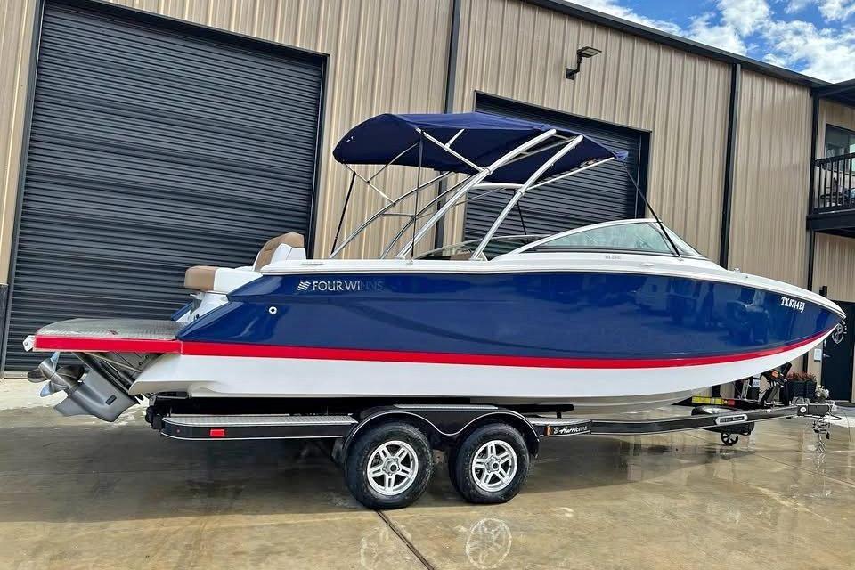 2011 Four Winns SL262