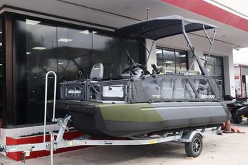 2025 Sea-Doo Switch™ Fish 18 - 170 Hp Galvanized