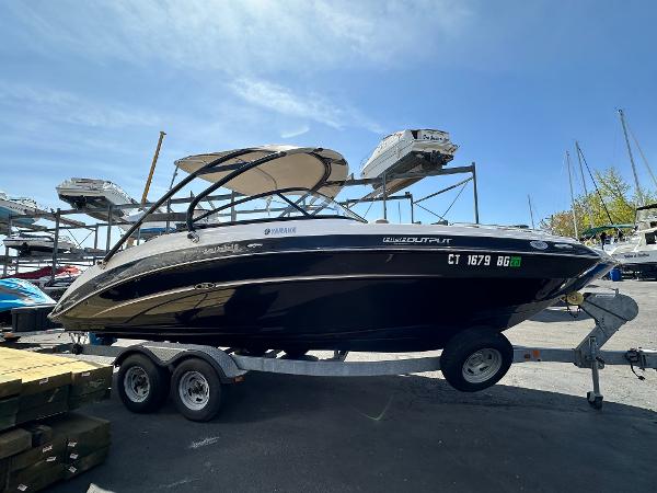 Yamaha Boats 242 Limited S