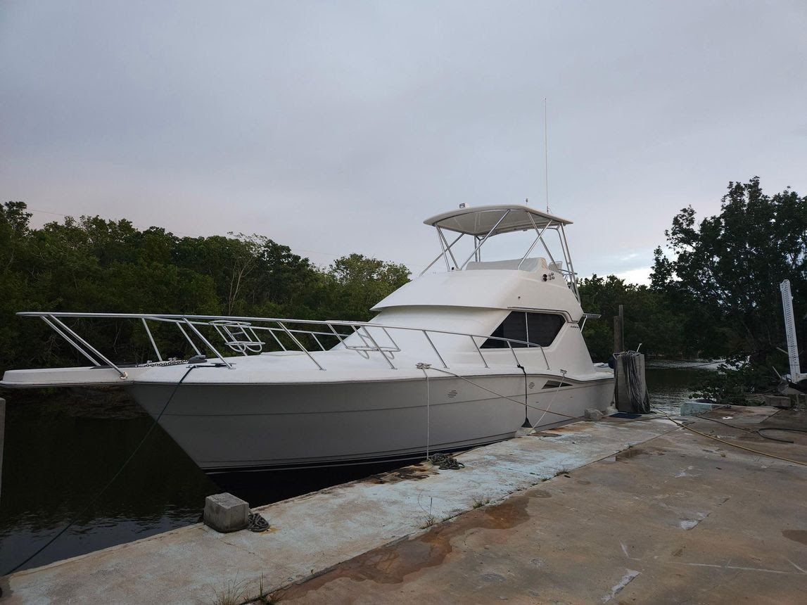 1995 Hatteras 39 Convertible