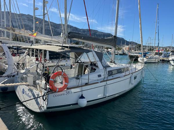 2019 Beneteau Oceanis 38.1