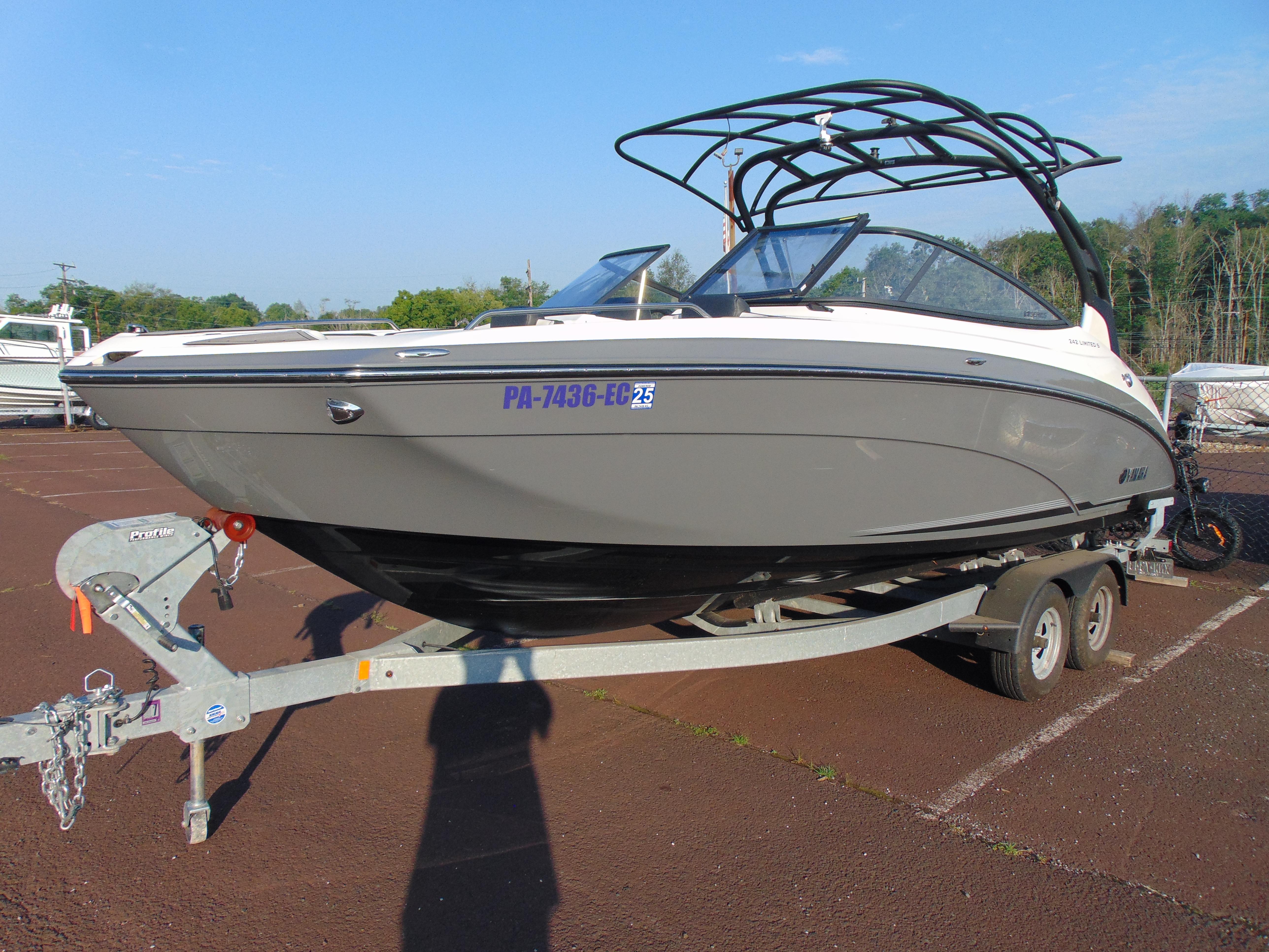 2019 Yamaha Boats 242 Limited S E-Series