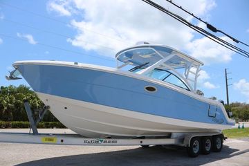 2023 Robalo R317 Dual Console