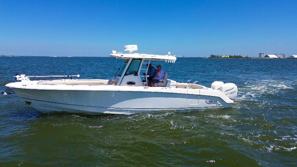 2019 Boston Whaler 330 Outrage