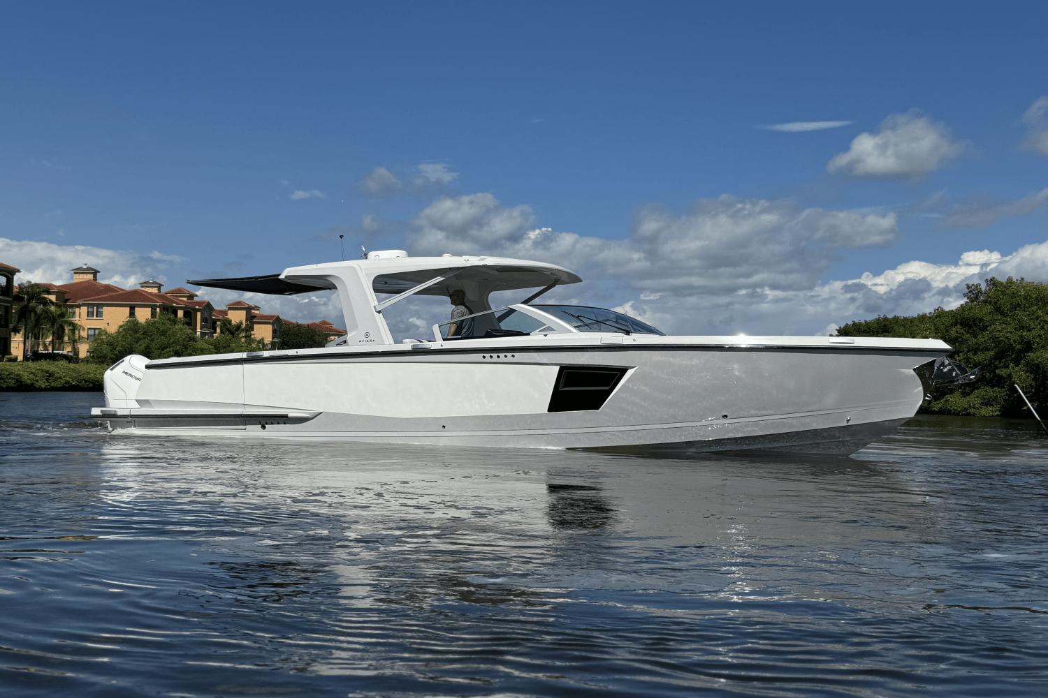 2023 Aviara AV40 Outboard