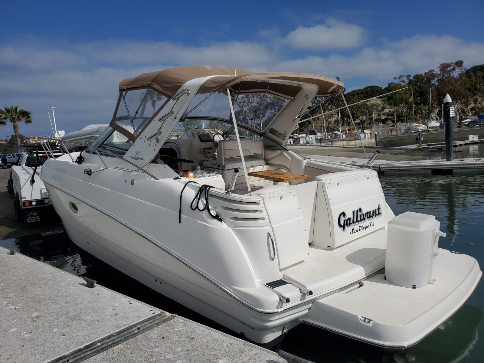 Larsen Cabrio 33 Express 2000 Larsen Cabrio 33 Express boat docked at marina under clear sky.
