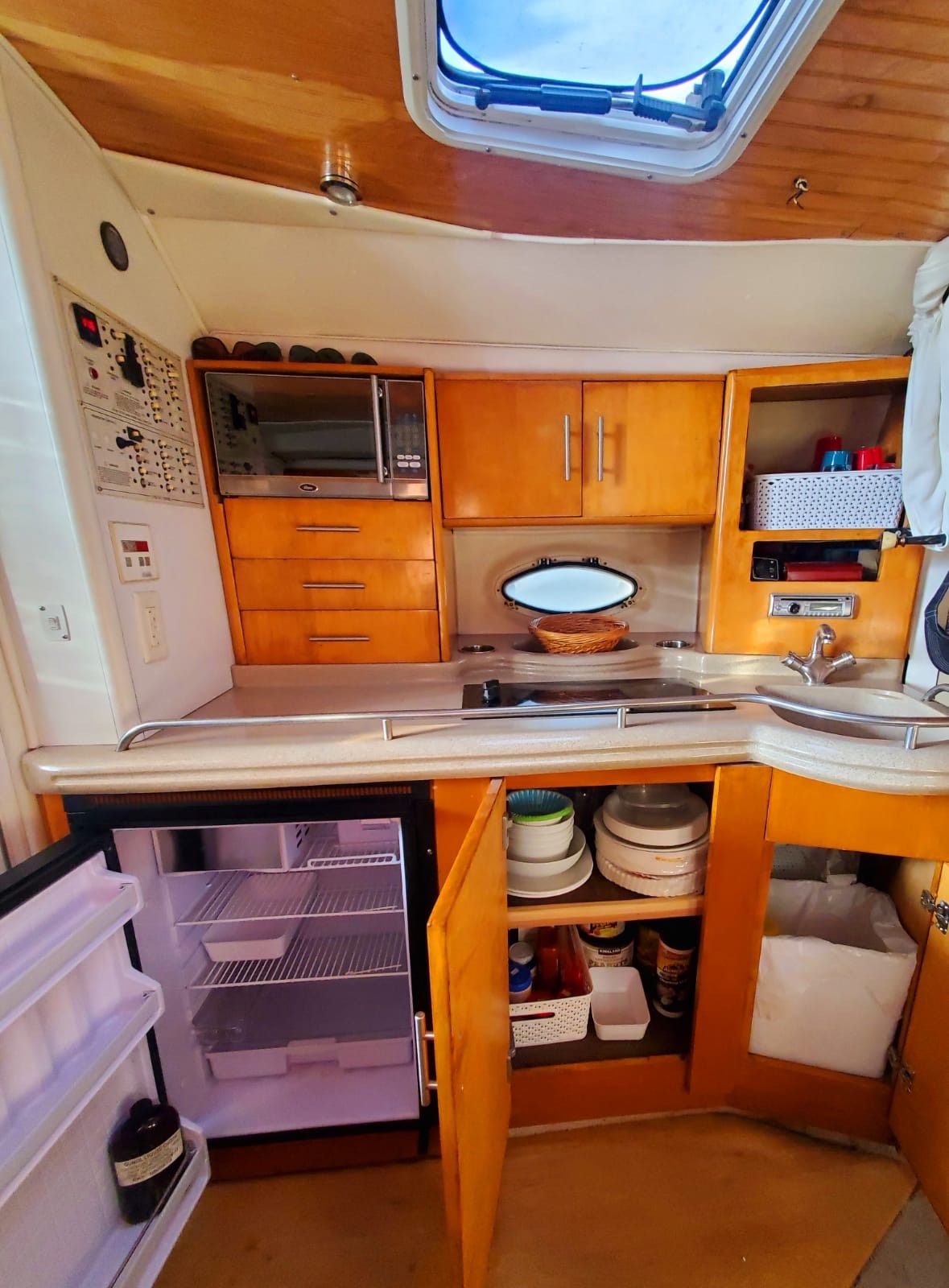 2000 Larsen Cabrio 33 Express