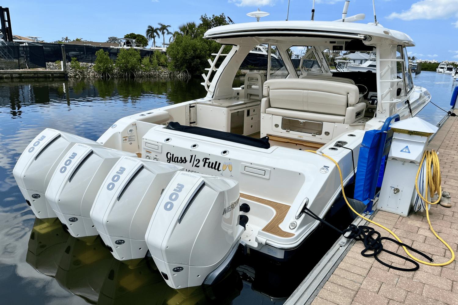 2022 Boston Whaler 380 Realm