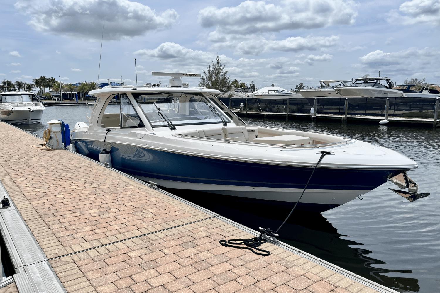 2022 Boston Whaler 380 Realm