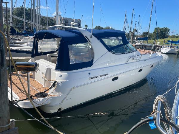 1998 Cruisers Yachts 3375 Esprit