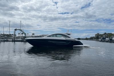 Cruisers Yachts 50 Cantius