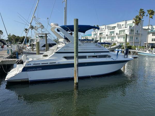 Carver 340 Santego 1989 Carver 340 Santego yacht docked at marina with blue canopy.