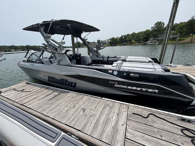 2025 Malibu 25 LSV