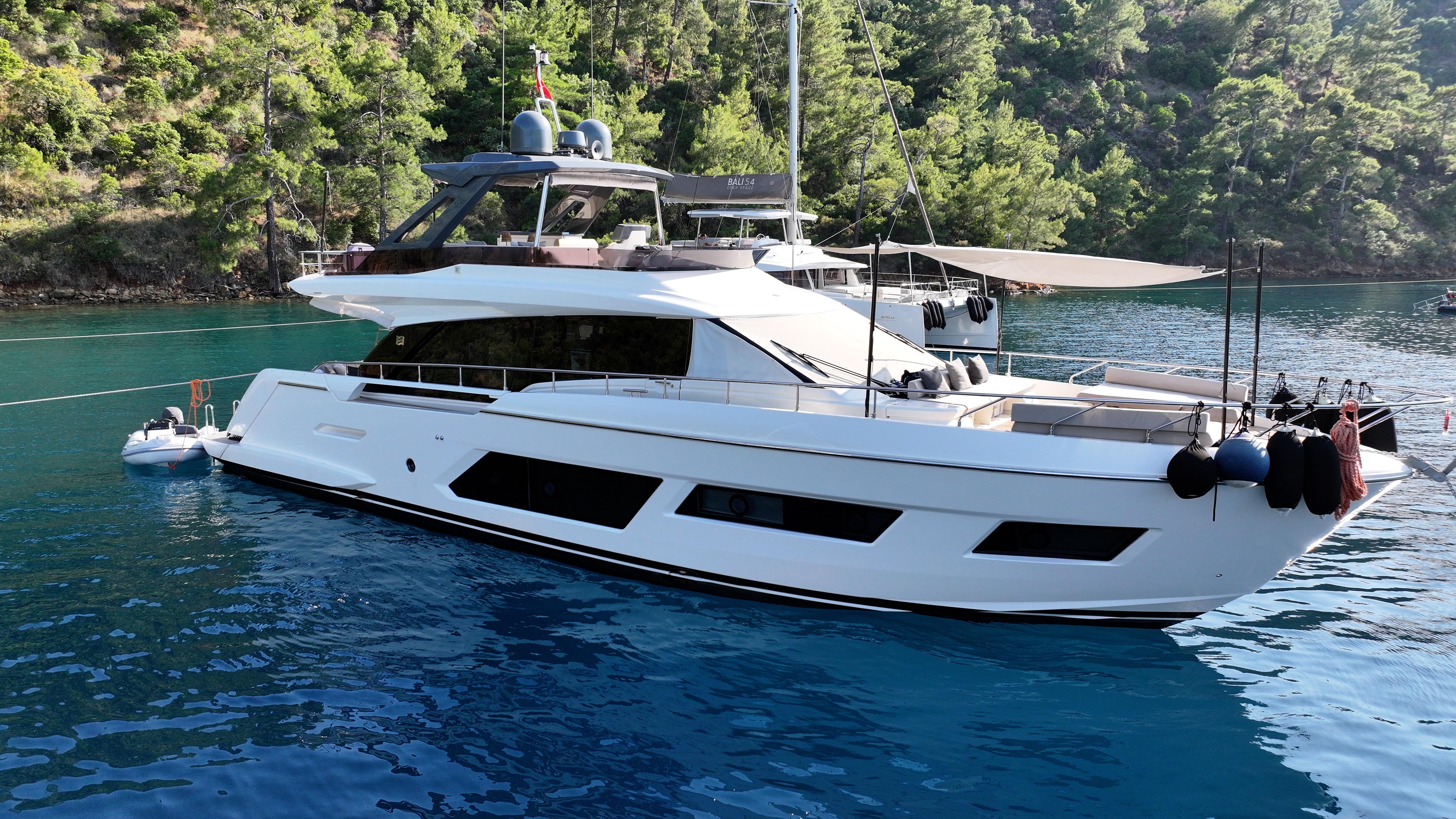 Ferretti Yachts 670