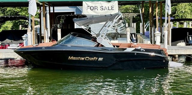 2024 MasterCraft XT22 T