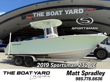 2019 Sportsman Open 232 Center Console