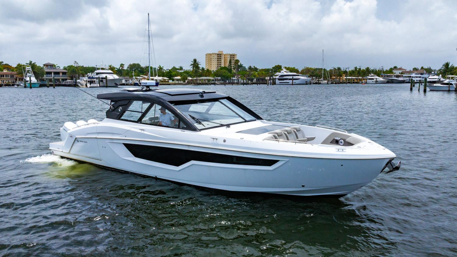 2024 Cruisers Yachts 50 GLS