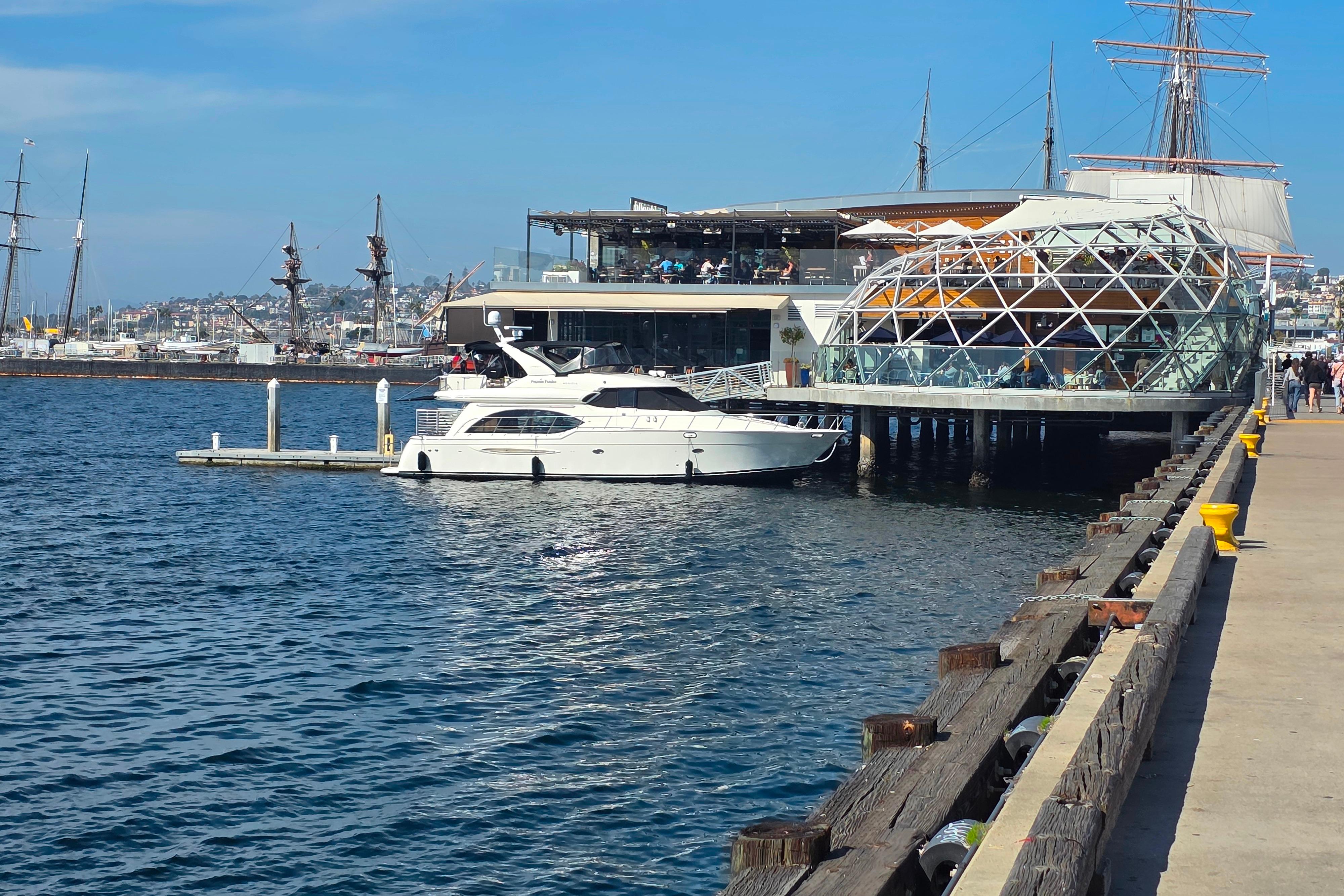 2005 Meridian 580 Pilothouse