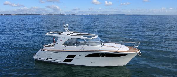 2017 Marex 310 Sun Cruiser