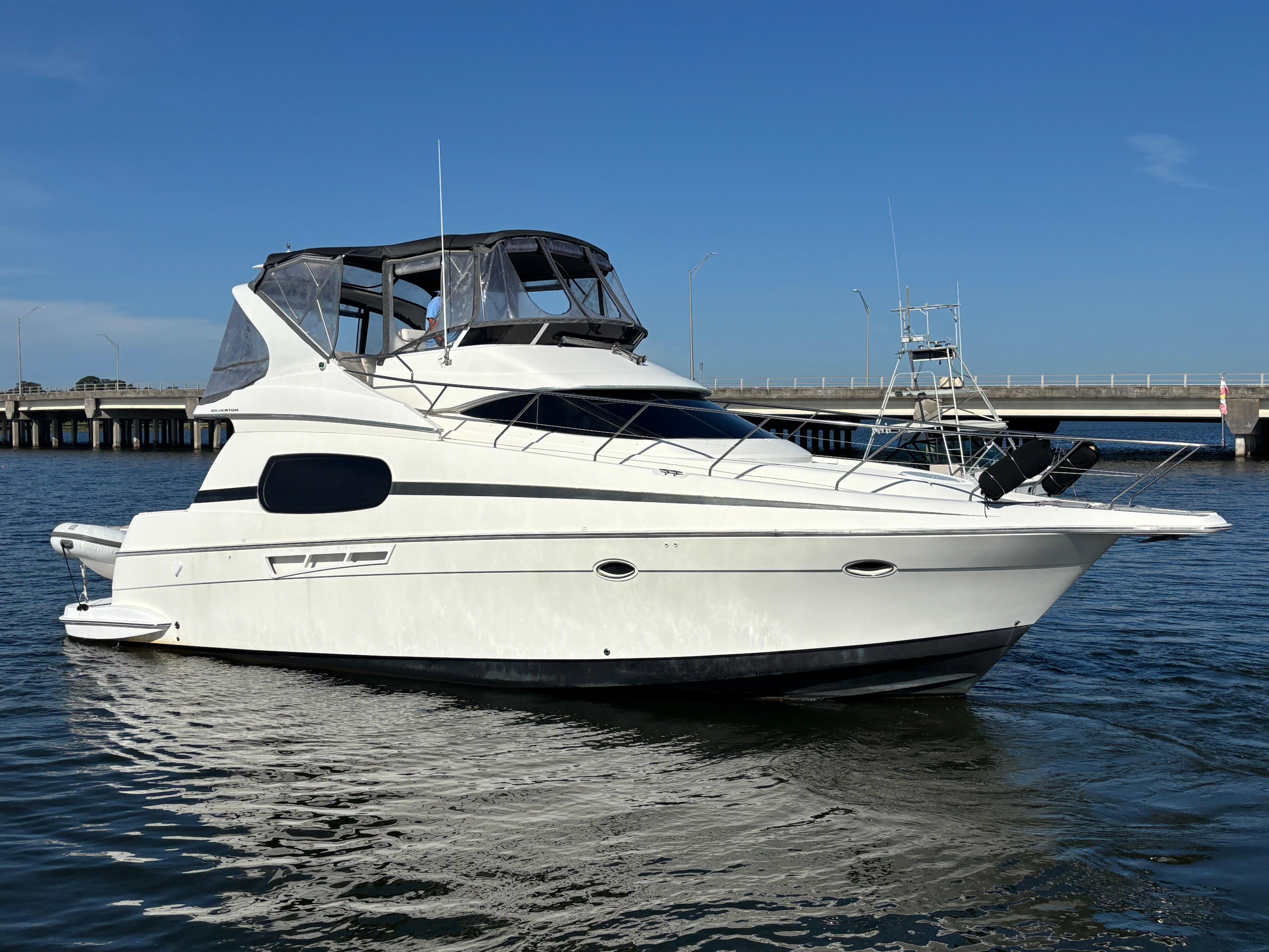 2001 Silverton 410 Sport Bridge