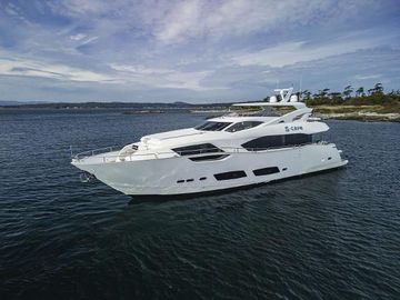 2017 Sunseeker 95 Yacht
