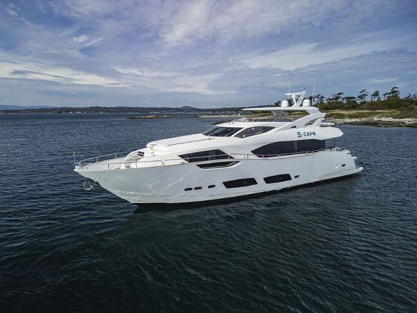 2017 Sunseeker 95 Yacht