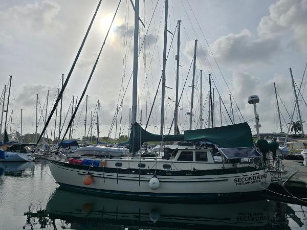 Tayana 37 Pilothouse