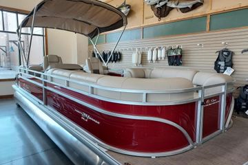 2025 Sun Tracker Party Barge 24 DLX