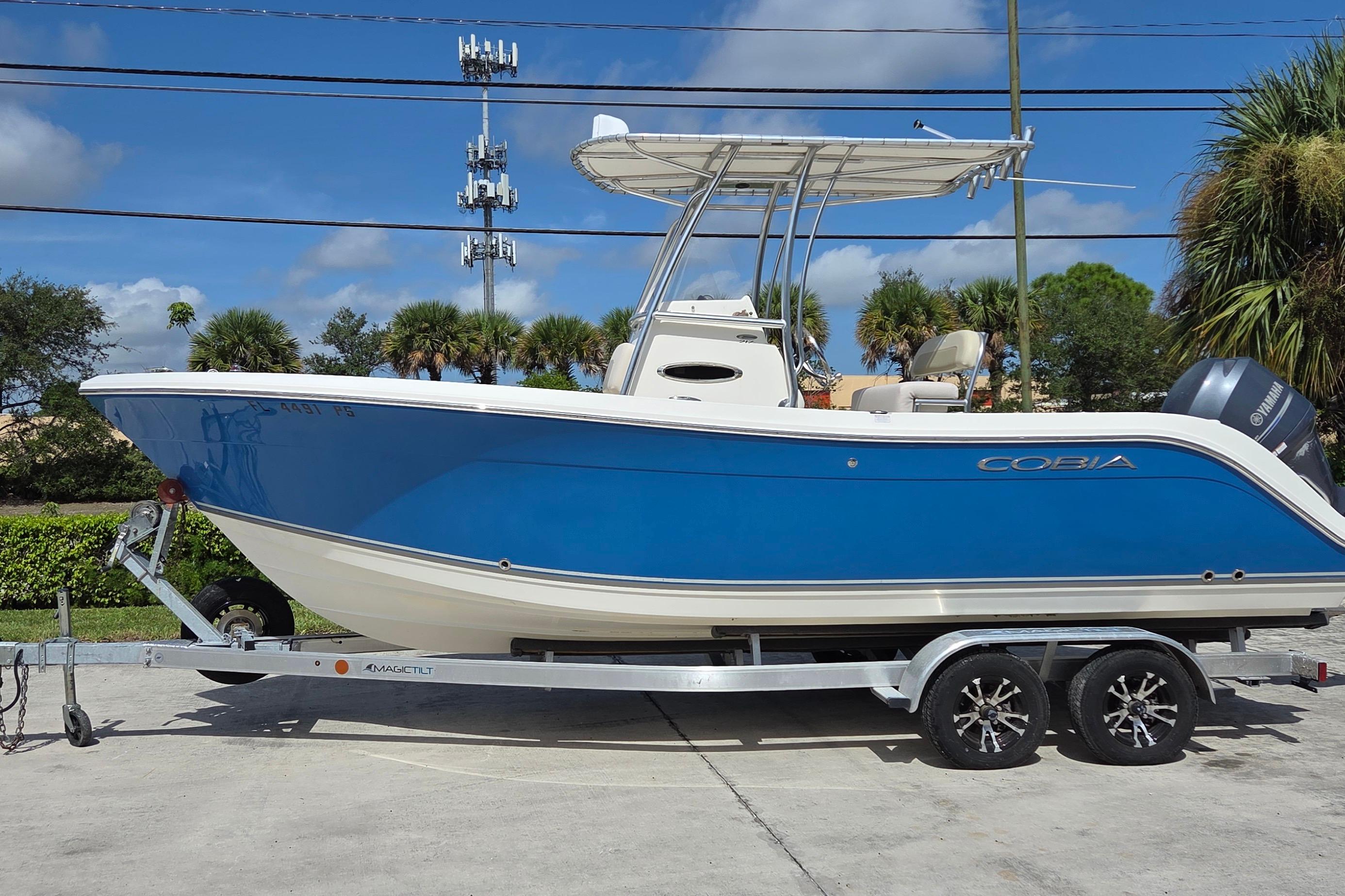 2014 Cobia 217 Center Console