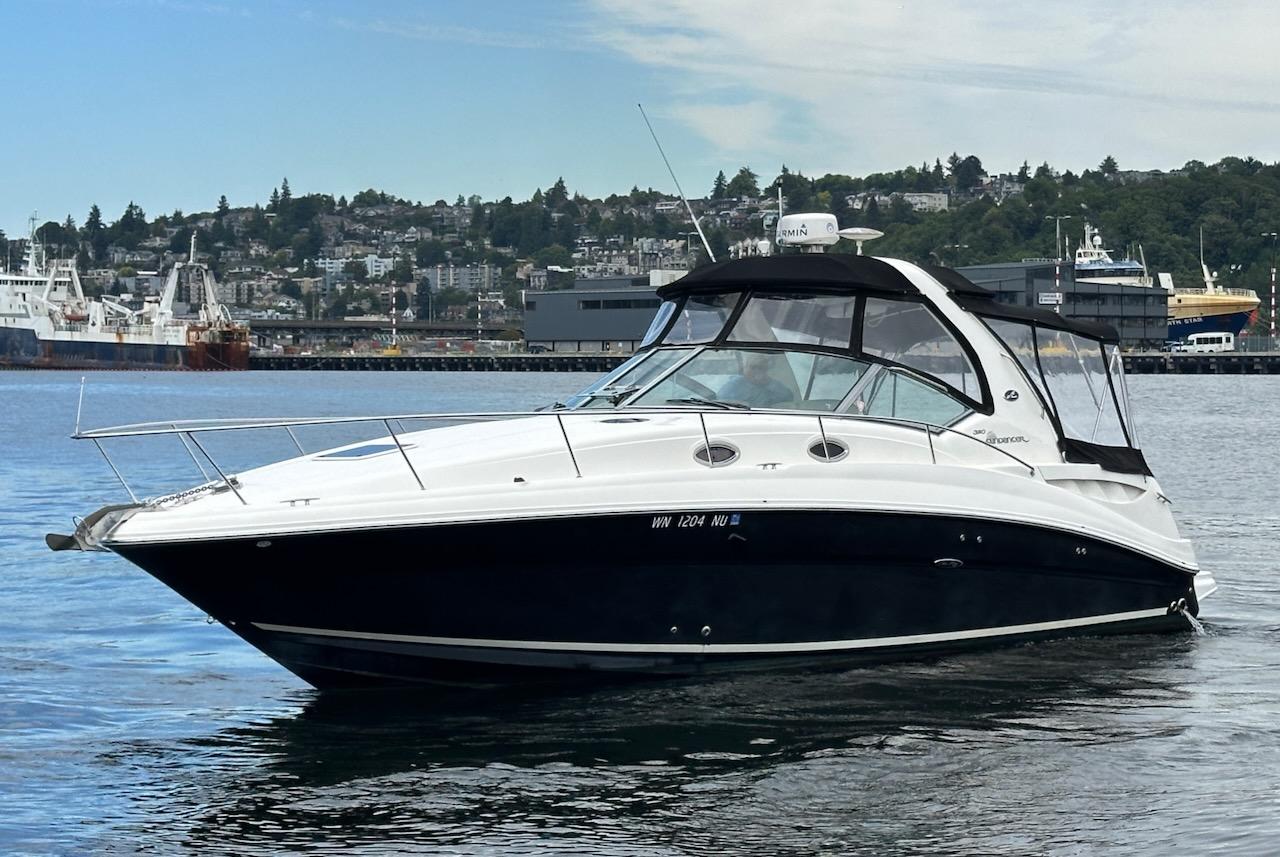 Sea Ray 320 Sundancer 2006 Sea Ray 320 Sundancer boat on water, with cityscape background.