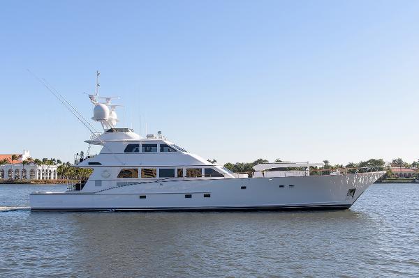 Burger Enclosed Bridge Sportfish 2001 Burger Enclosed Bridge Sportfish yacht cruising on calm waters.