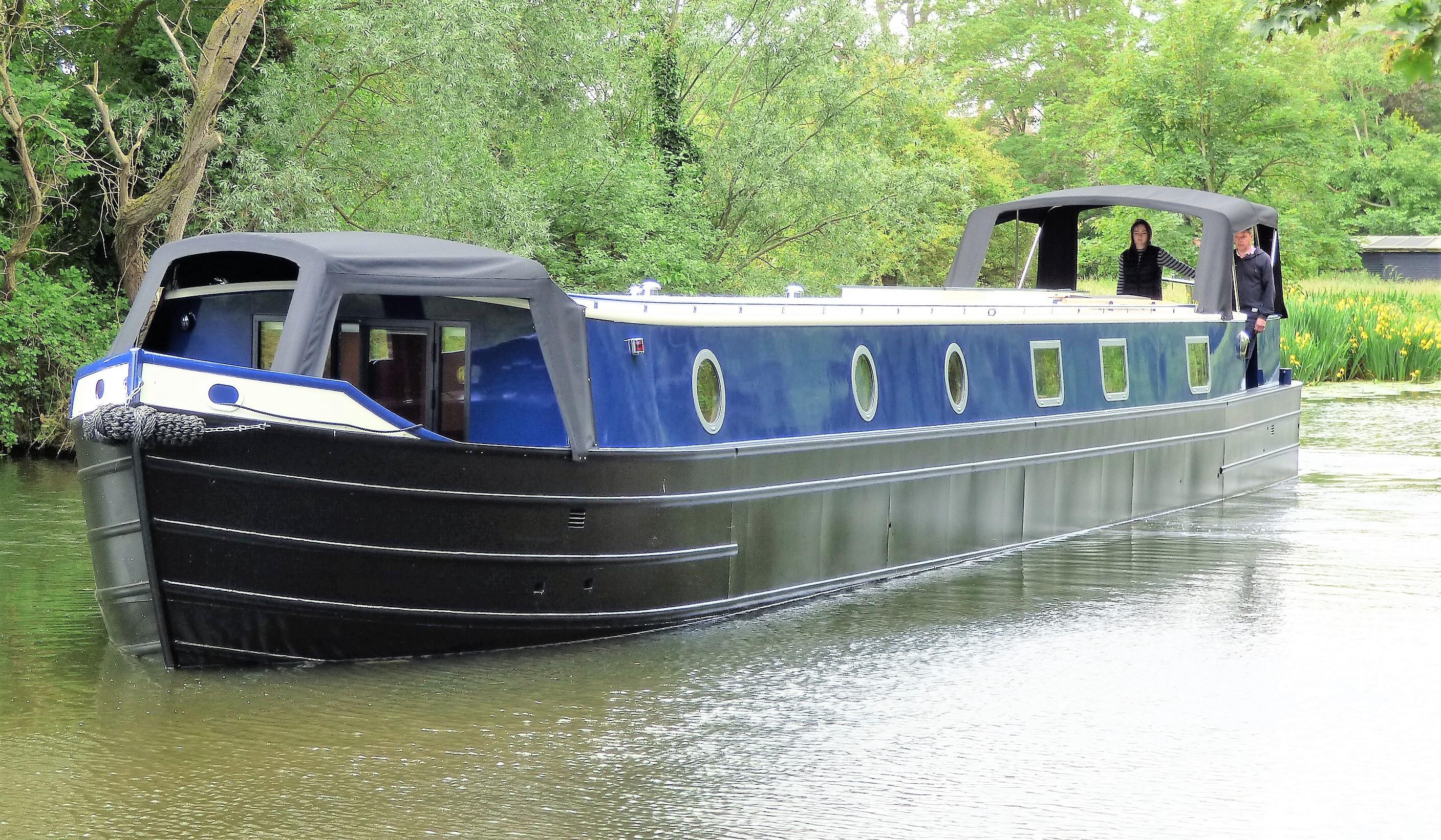 Colecraft 66' Two Bedroom Wide Beam for sale in Reading United Kingdom. 