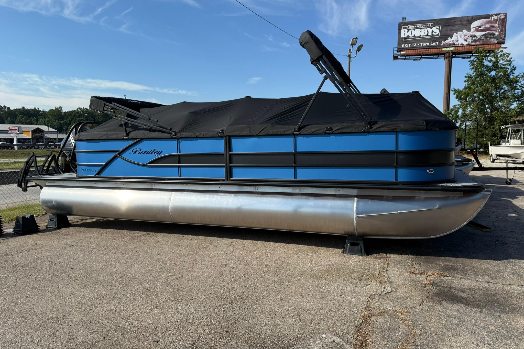 2025 Bentley Pontoons Legacy 243 Navigator