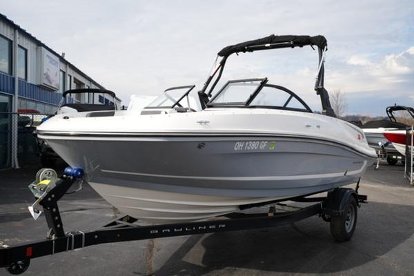 2021 Bayliner VR5 Bowrider I/O