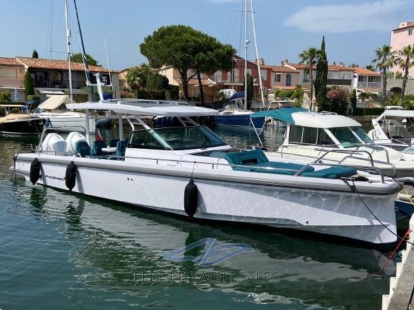2022 Axopar 37 Sport Cabin