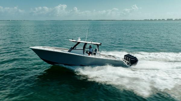 Front Runner 39 Center Console 2026 Front Runner 39 Center Console boat cruising on open water.