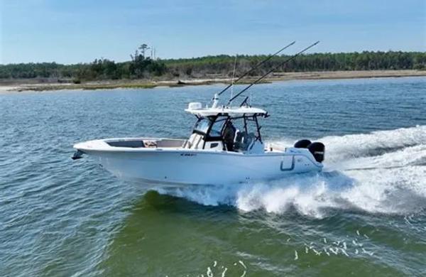 Sea Fox 328 Commander 2021 Sea Fox 328 Commander boat cruising on open water.