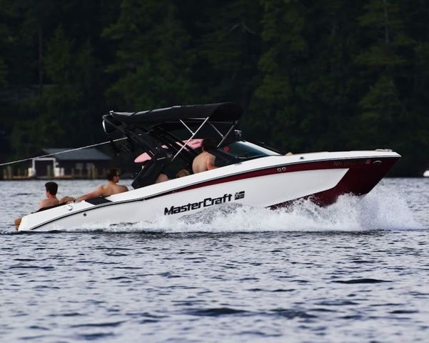 2023 MasterCraft XT22 T
