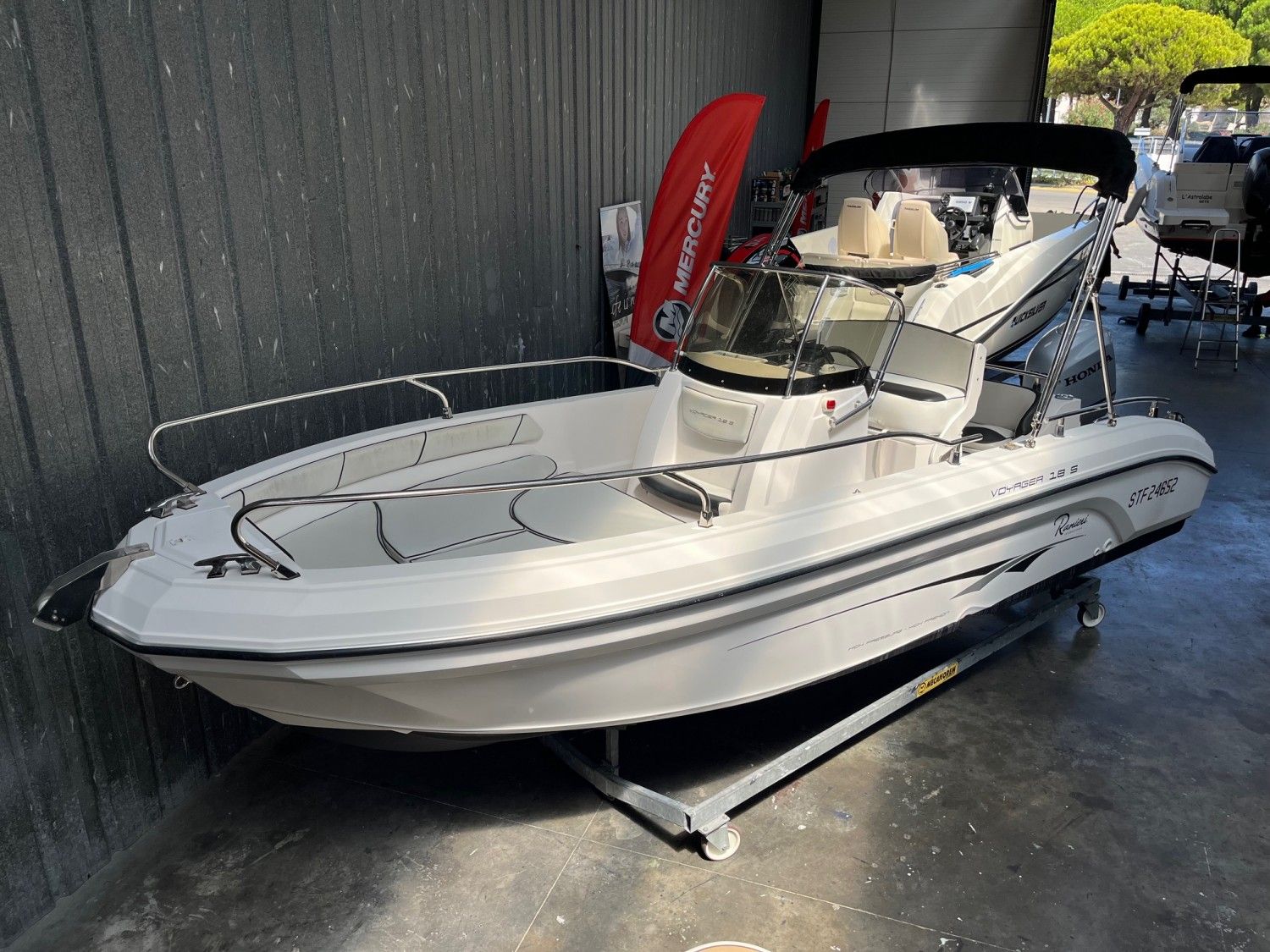 2015 Ranieri Voyager 18 s