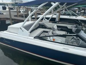 Cobalt CS22 2024 Cobalt CS22 boat docked, featuring sleek design and spacious seating.