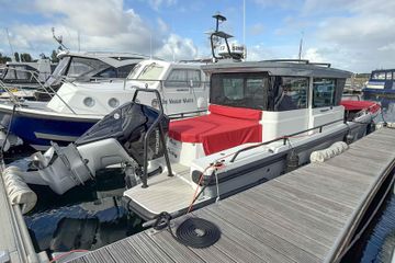 2021 Axopar 28 CABIN
