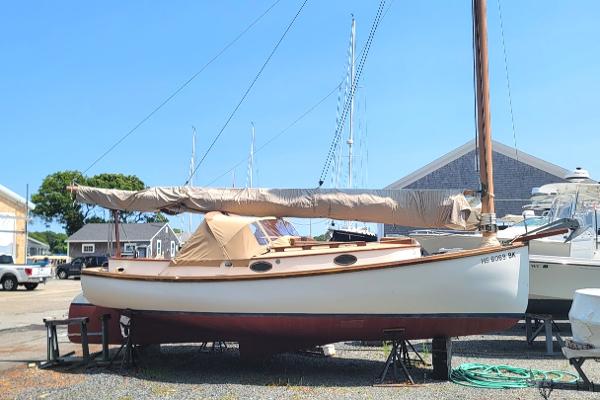 1998 Marshall 22 Catboat