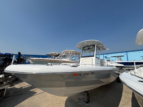 Sea Hunt Escape 25 2023 Sea Hunt Escape 25 boat docked under clear blue sky.
