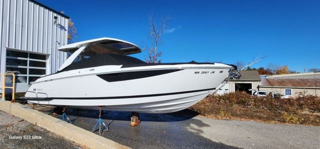 2024 Cobalt R35 Outboard