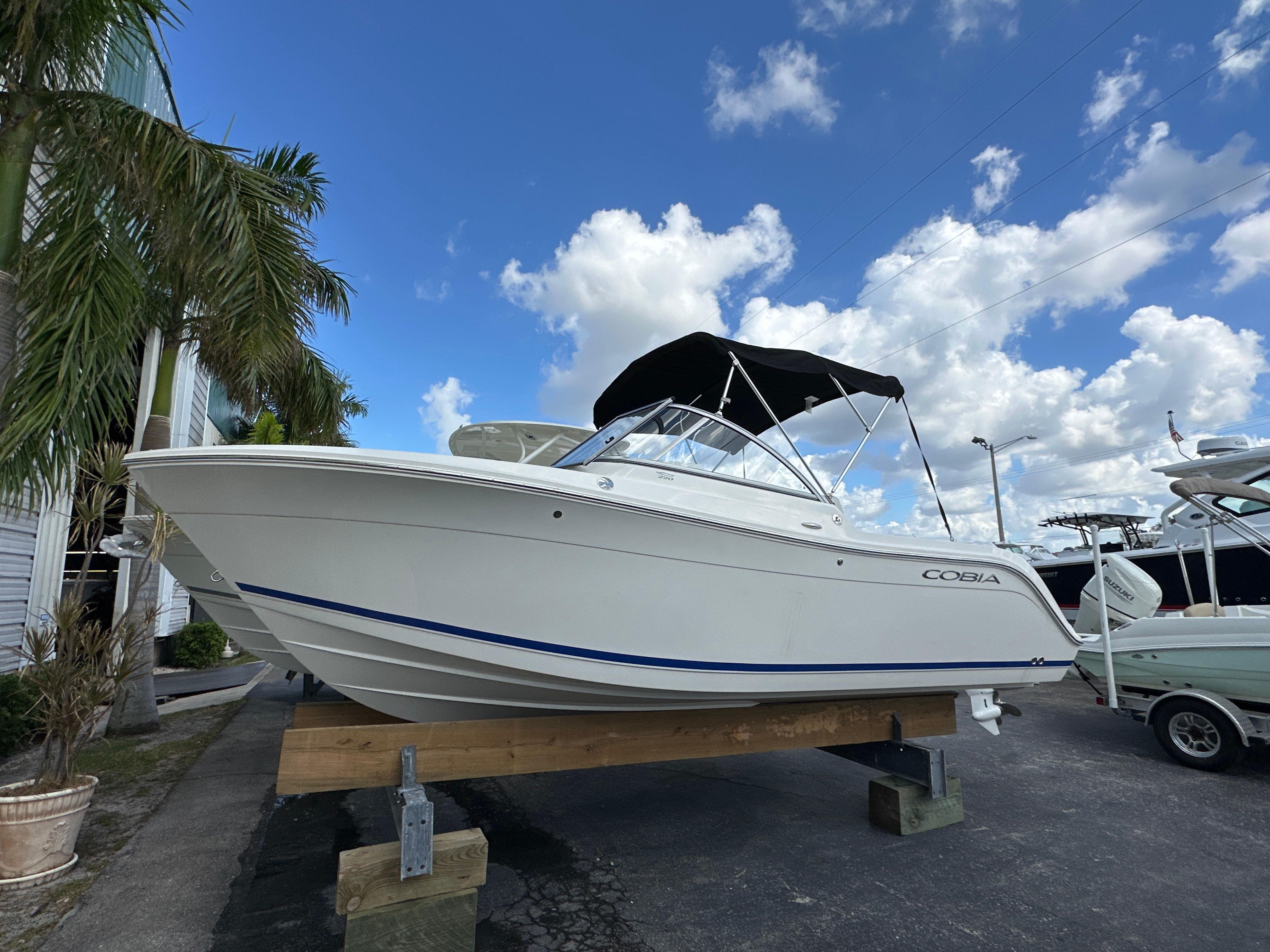2024 Cobia 220 DC