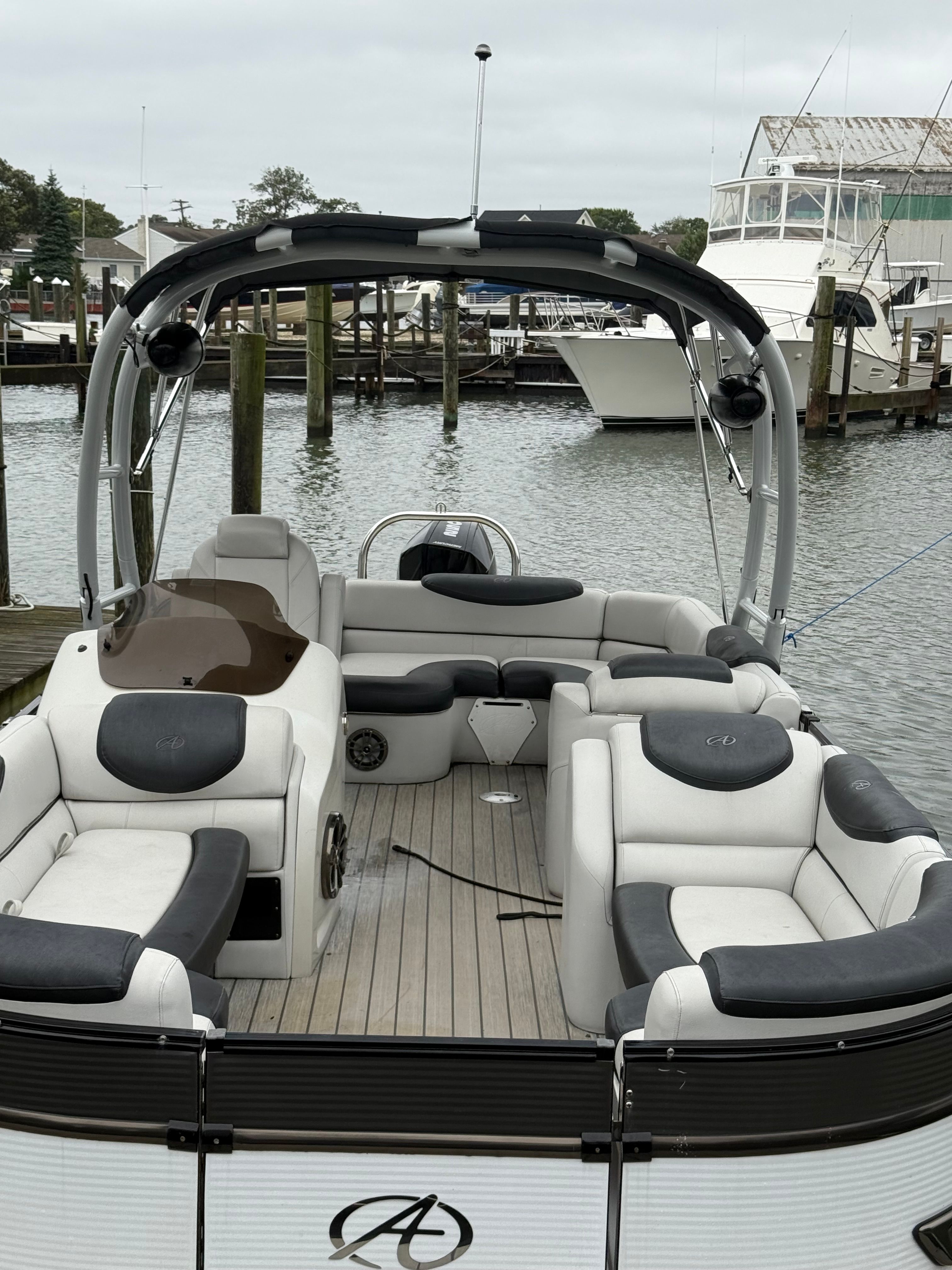 2020 Avalon Catalina Rear J Lounger - 27'